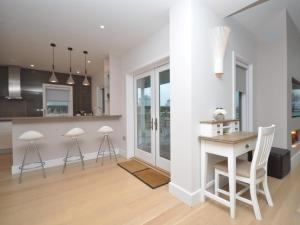 4 Bed in Cirencester oc-72676