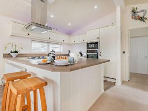 2 Bed in Swanage 94265