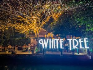 White Tree Apartment