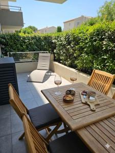 T3 Standing Terrasse Wifi Clim Proche Plages