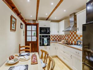 3 Bed in Embsay 93485