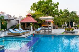 Mountain Creek 7BHK Luxury Retreat by ELIVAAS Prive Near Fatehsagar