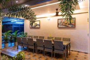 Mountain Creek 7BHK Luxury Retreat by ELIVAAS Prive Near Fatehsagar