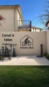 LOliveraie dEurocentre - Piscine, Parking & Petit-Déjeuner