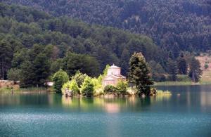 Goura Guesthouse Lake Doxa Mountain Retreats