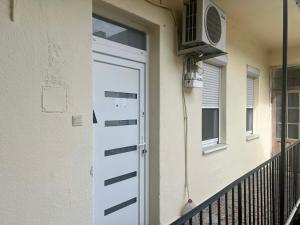 Cozy apartment in Downtown Budapest -modern and new stylish with AC and easy self check in anytime-