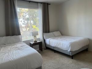 Upscale Marina Del Rey Apartment with Pool & Balcony