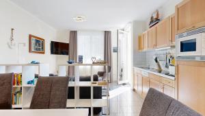 strandnahe FeWo mit Schwimmbad im Haus, a cappella 03, Binz