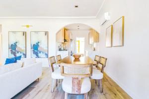 Bright Modern Home Near Downtown