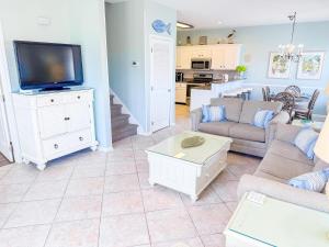 Pelican Manor Unit B