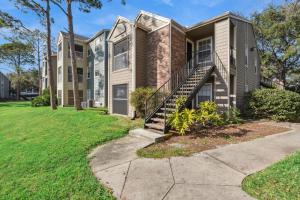 Quiet Gated Condo Near Universal with Pool and View