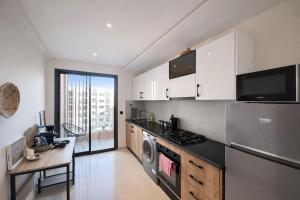 Cozy Apartment with Swimming Pool & Gym