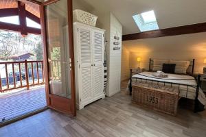 chalet with swimming pool in leisure park