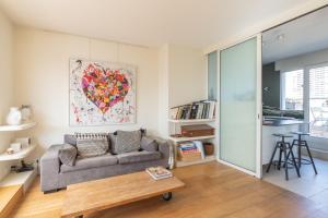 Breathtaking 2BD Apartment Roof-top Patio 19e!