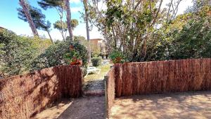 Casa única con jardín a 45 metros de la playa. BE