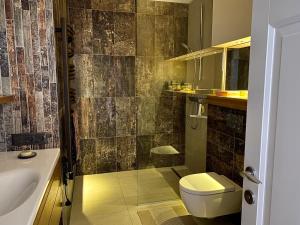 Stylish Riverside Apartment in Old Town