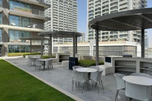 Stylish 1BR in Beach Isle 1 with Balcony