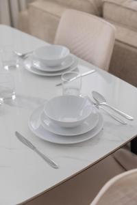 Stylish 1BR in Beach Isle 1 with Balcony