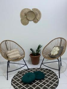 Casa Ampla com estilo colonial, quintal área de churrasqueira e espaço para até três carros