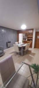 Depto 75m 2 dormitorios Frente al Parque Central con Cochera en el Centro denMendoza