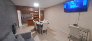 Depto 75m 2 dormitorios Frente al Parque Central con Cochera en el Centro denMendoza