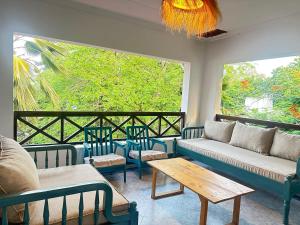 Florentinas Beachfront Villa in Diani Beach- Air Conditioning, Swimming Pool