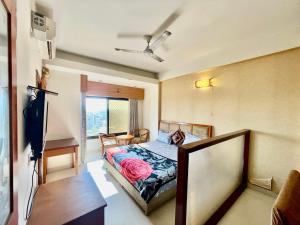 ZenRoofs- Studio Apartment