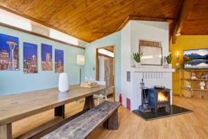 Serene MidCentury Gem 5BR Madison Park & World Cup