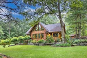 Poconos True Log Cabin with Sauna, Movie Theather, Hot Tub & Fire Pit!