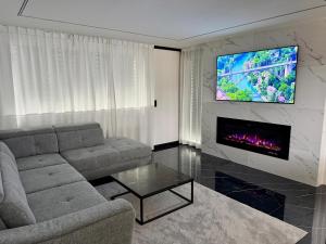 Modern 3BR Apartment with Fireplace, Miele Kitchen and Balcony