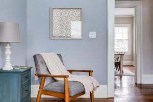 Adorable Home Near Uptown - Steps to Greenways Shops and Restaurants - Wonderful Neighborhood and Uneatable Location