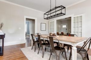 Adorable Home Near Uptown - Steps to Greenways Shops and Restaurants - Wonderful Neighborhood and Uneatable Location