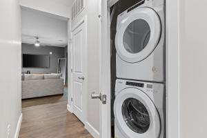 The Emerald Penthouse Suite The Gulch