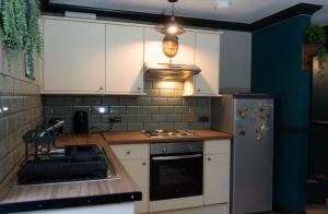 Beachside Boho - Lux King Bed - Swan Lake