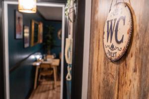 Beachside Boho - Lux King Bed - Swan Lake