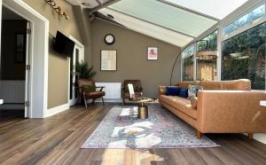 29 The Lodge Boutique Grand Victorian House Near Southampton Cruise Terminals, City Centre & The New Forest National Park - FREE PARKING - HIGH SPEED WIFI