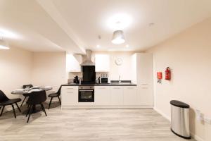 Spacious & Contemporary 2 Bed Manchester Apartment