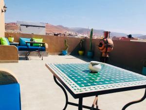 Zakar Apartments & Terrace