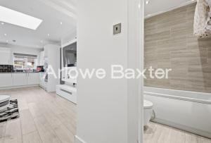 Bright 4BR Home in Dagenham