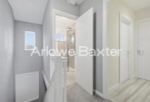 Bright 4BR Home in Dagenham