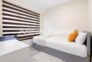 Bright 4BR Home in Dagenham