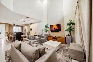Luxury 04 Bedroom Villa near Disney