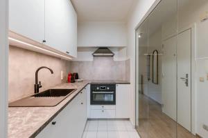 Casiola - Bright & Stylish Apartment with Balcony