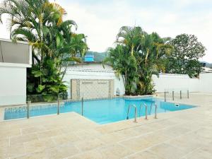 Casa con piscina privada cerca al Aeropuerto
