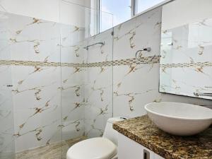 Casa con piscina privada cerca al Aeropuerto