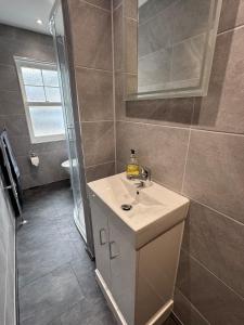 Luxury Dartmouth Town House - 3 Bedrooms - 2 Bathrooms