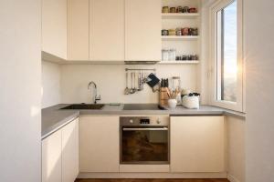 Charming 2BR Home Terrace & Great Lake View