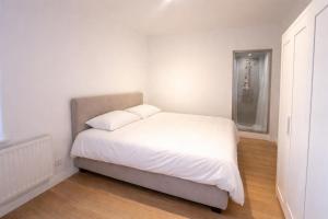 Stylish Meir Studio 1