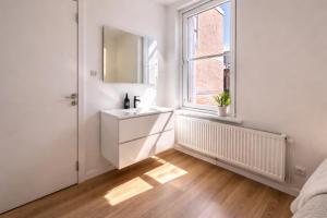 Stylish Meir Studio 1