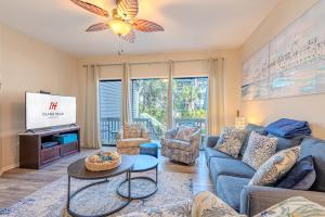 5-Min Walk to Beach - Coligny - Pool - OceanBreeze